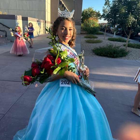 evening gown pageant dress unaltered not going outside of poshmark - Picture 5 of 6